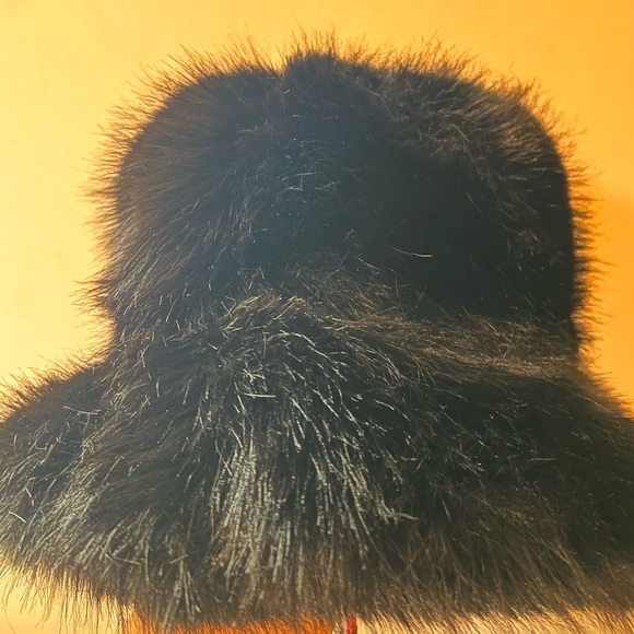 Furry bucket hat - Picture 3 of 6